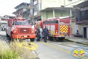 Bomberos voluntarios atendieron incendio estructural en la calle 5ª por el sector de la curva 