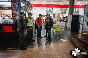 El GAULA de la Policía refuerza su campaña “Yo No Pagó, Yo Denuncio” en el Centro Comercial Viva Buenaventura