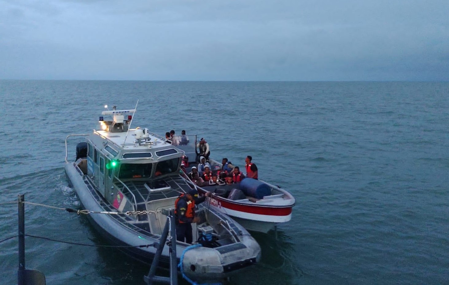 Después de 8 horas a la deriva fueron rescatadas 34 personas en el pacífico colombiano