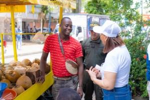 La Alcaldía Distrital socializó la campaña Buenaventura Bonita a comerciantes del centro de la ciudad