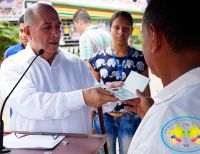 Gobernador hizo entrega simbólica de pasaportes en Buenaventura y las personas ya los pueden reclamar el 25 y 26 de noviembre