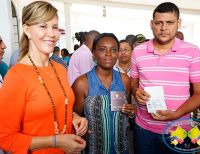 Gobernadora del Valle, Dilian Francisca Toro, participó en entrega de pasaportes en Buenaventura