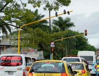 Conductores de vehículos piden que se instale nuevamente la semaforización en la avenida Simón Bolívar