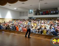 Papá Jaime llenó el auditorio de Comfenalco Valle Regional Buenaventura en su reapertura