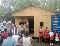 La Armada Nacional entrega vivienda como regalo de navidad a madre cabeza de hogar en Guapi, Cauca