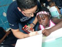 Voluntarios Telefónica entregaron 138 kits escolares en Cali y Buenaventura