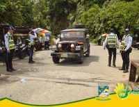 Agentes de Tránsito y policía fueron agredidos en operativos en la vía a Zacarías