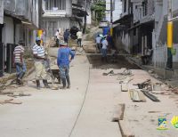 La pavimentación de tres calles en el barrio Las Américas avanza a buen ritmo